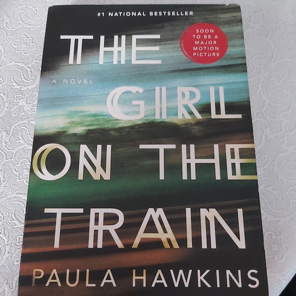 🤯2/$15 The Girl on the Train by Paula Hawkins paperback book